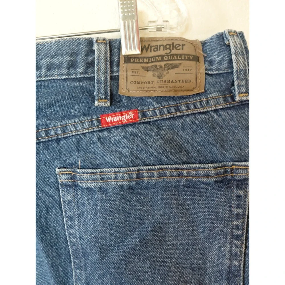 Wrangler Premium Quality Men's Straight Fit Dark Wash Stretch Denim Jeans 38x30